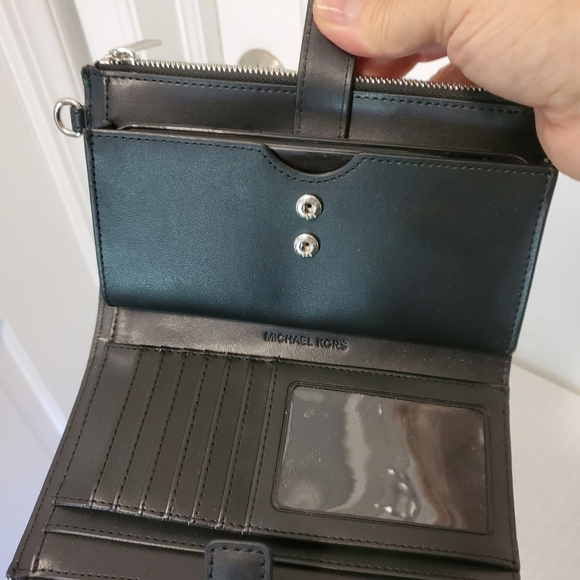 MICHAEL KORS Jet Set Double Zip Cell Phine Wallet Black & Silver - Picture 6 of 10